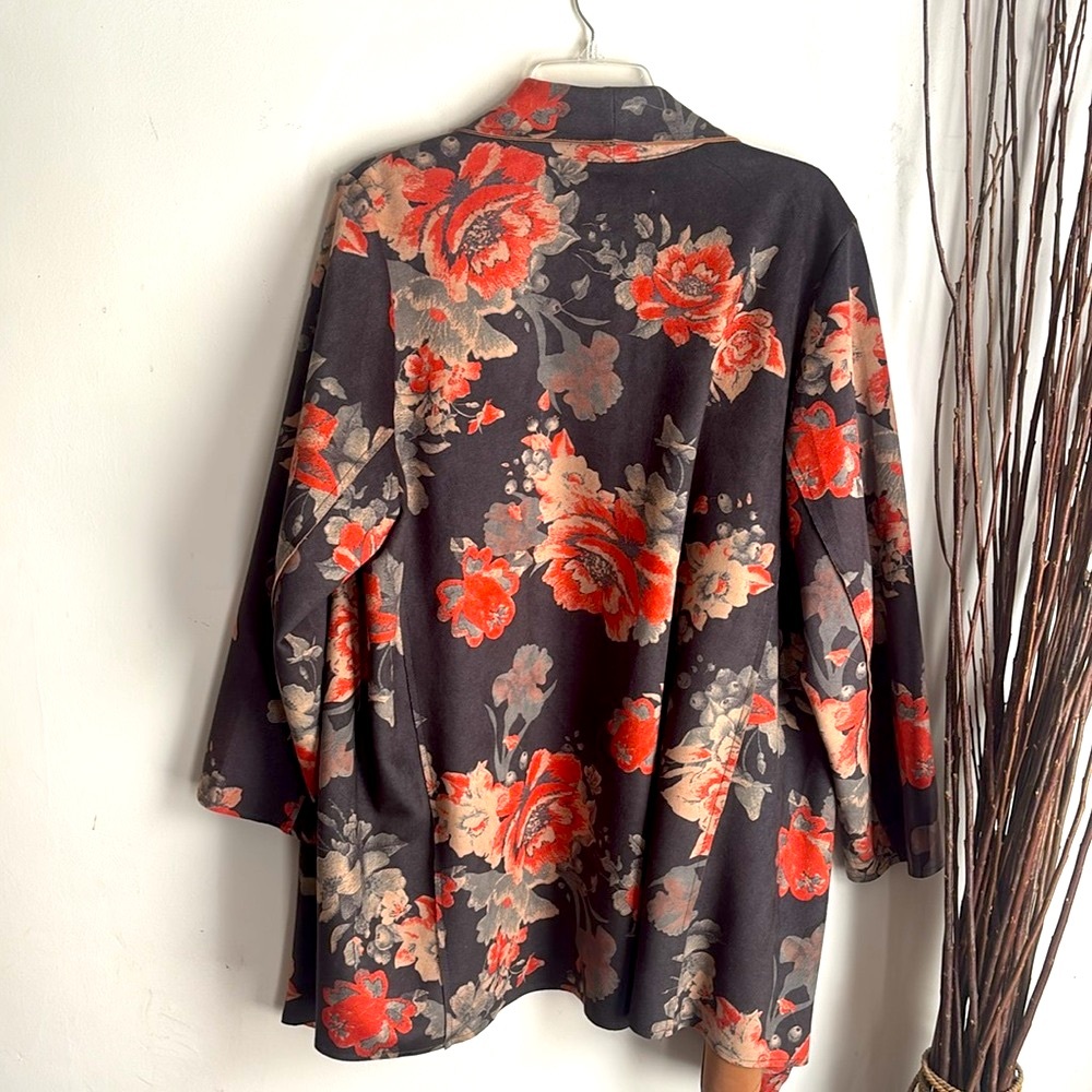 Chelsea & Theodore | Faux Leather Floral Cardigan 1x - Picture 9 of 11